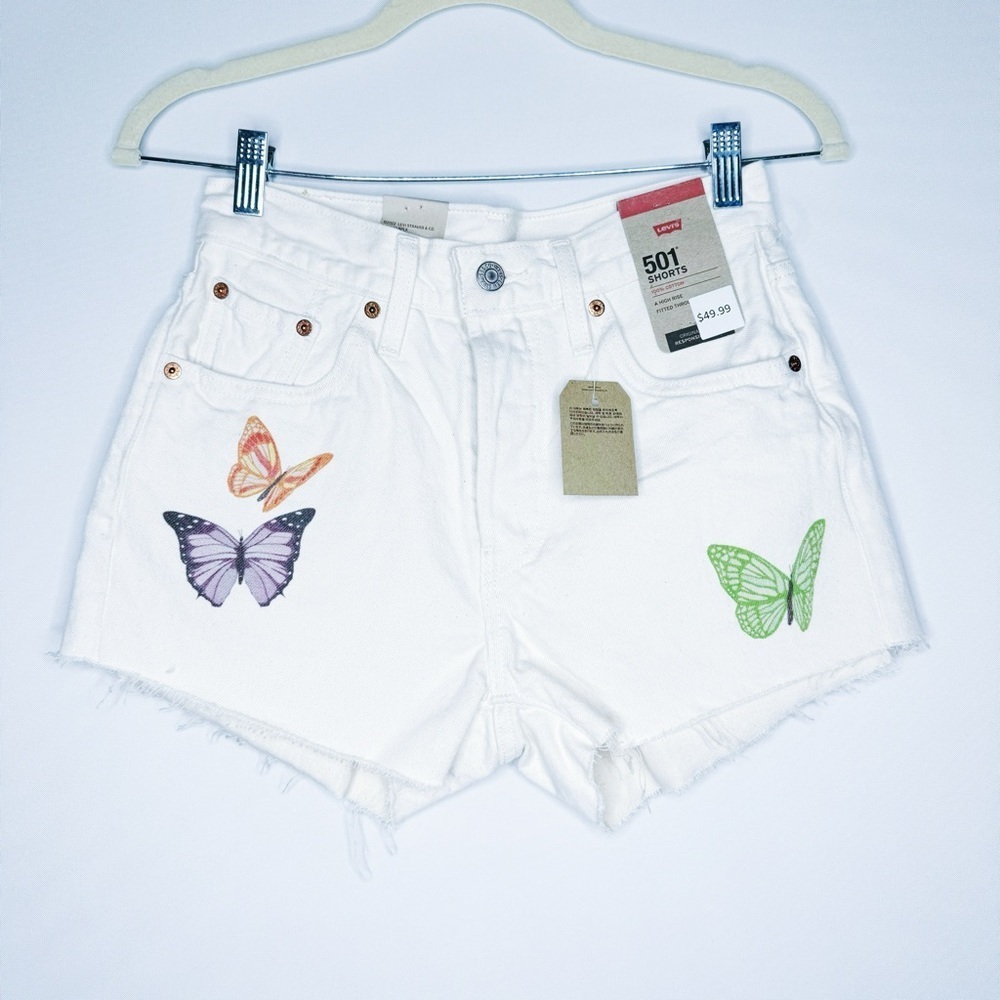 Levi’s - Cream Butterfly Shorts